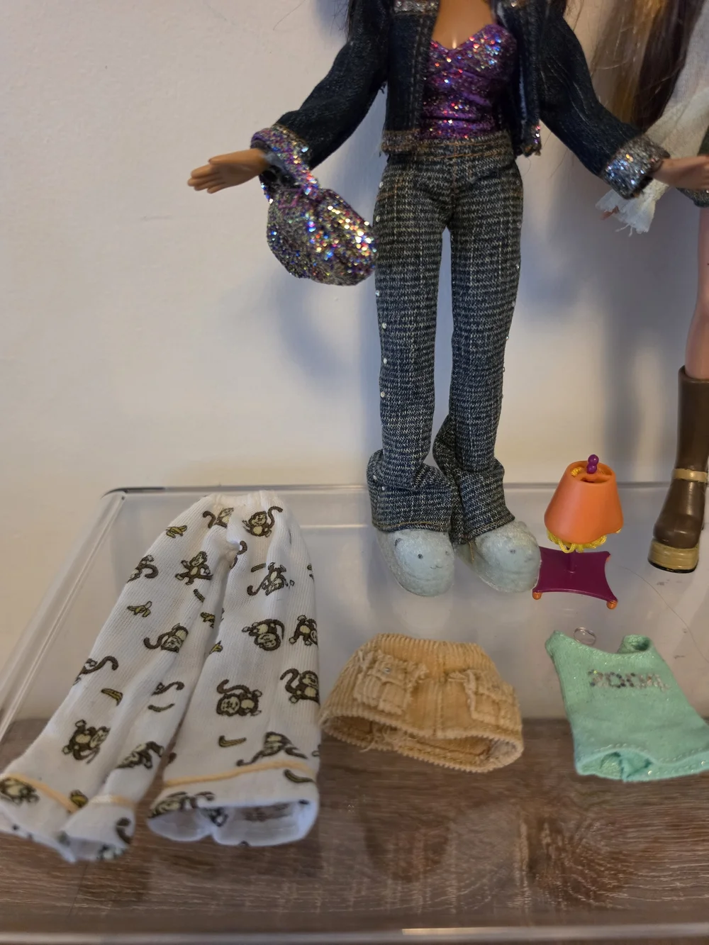 Bratz Dolls Lot with Accessories - Brown Hair, Glitter Outfits 2000s